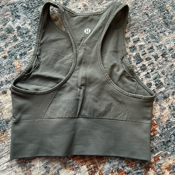 Lululemon Grey Sage Ebb to train Medium Support C/D cup. Only wore once. Size 4 - Picture 2 of 3